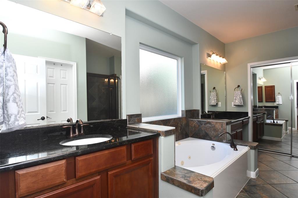 18526 W Laura Shore Drive, Cypress, Texas image 22