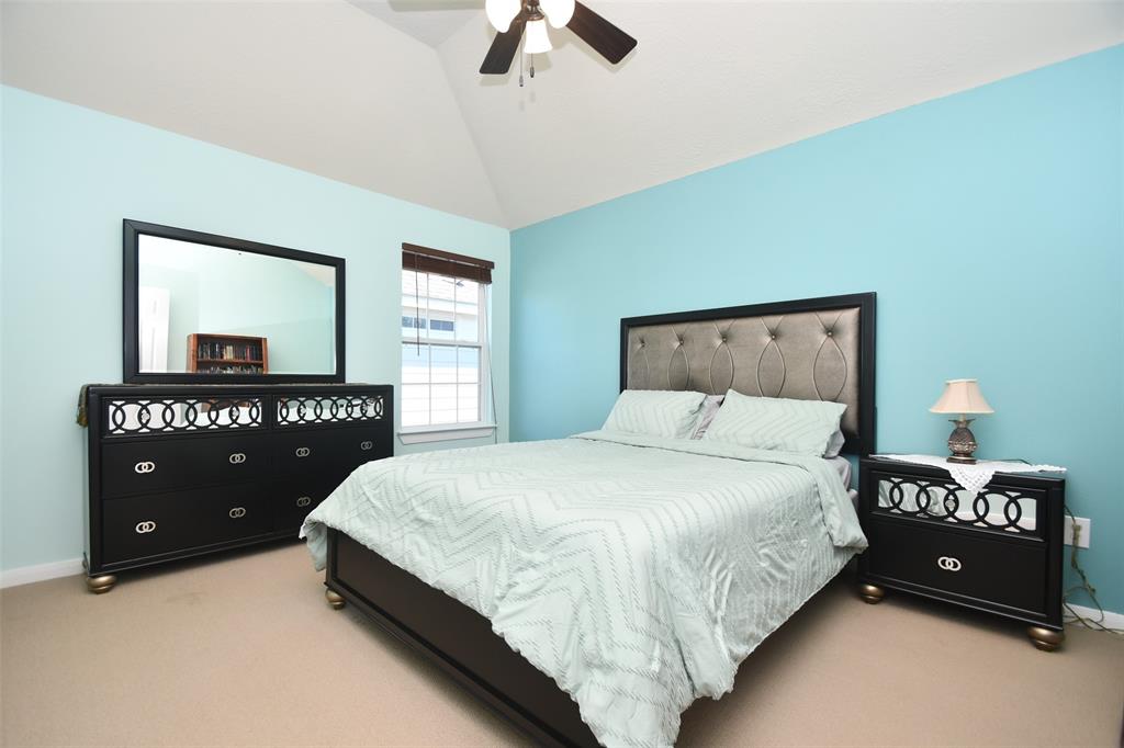 18526 W Laura Shore Drive, Cypress, Texas image 34