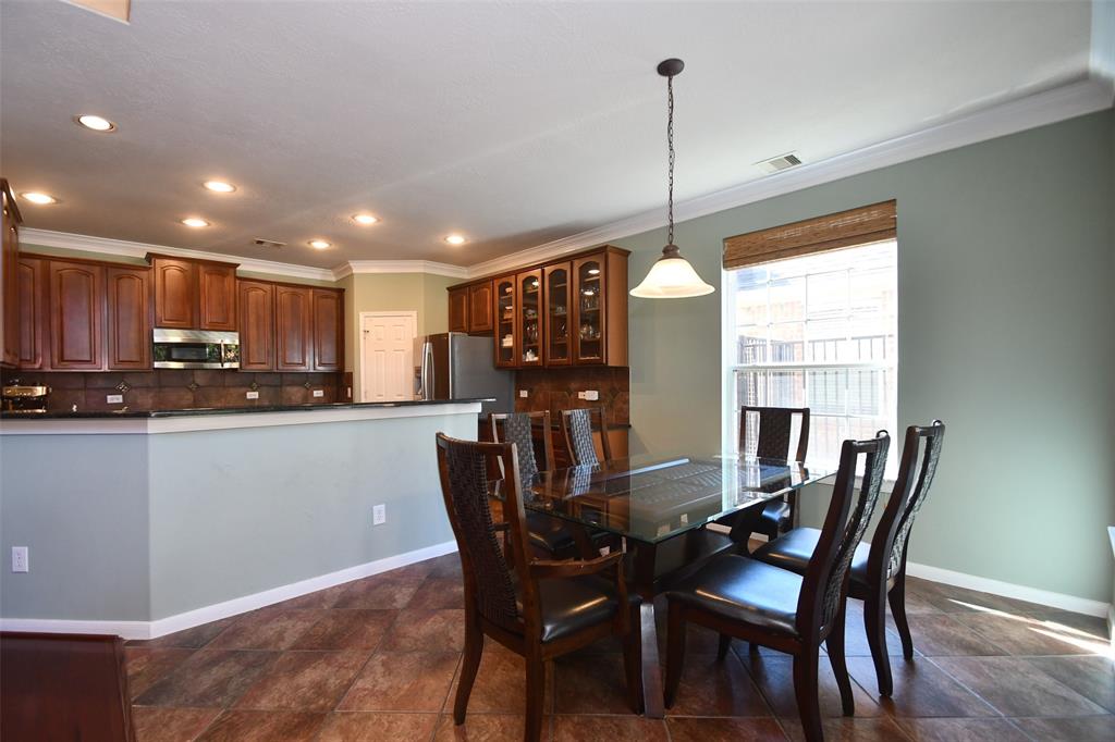 18526 W Laura Shore Drive, Cypress, Texas image 17