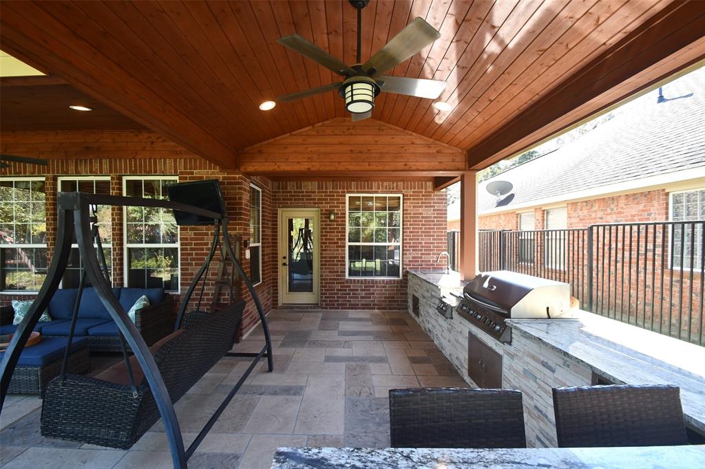 18526 W Laura Shore Drive, Cypress, Texas image 38
