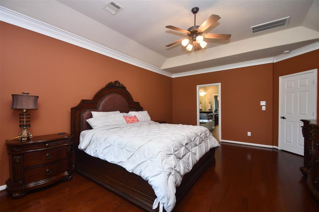 18526 W Laura Shore Drive, Cypress, Texas image 20