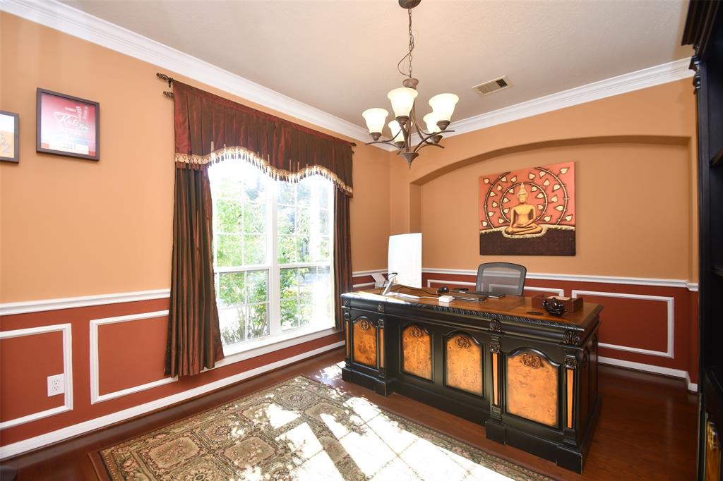 18526 W Laura Shore Drive, Cypress, Texas image 29