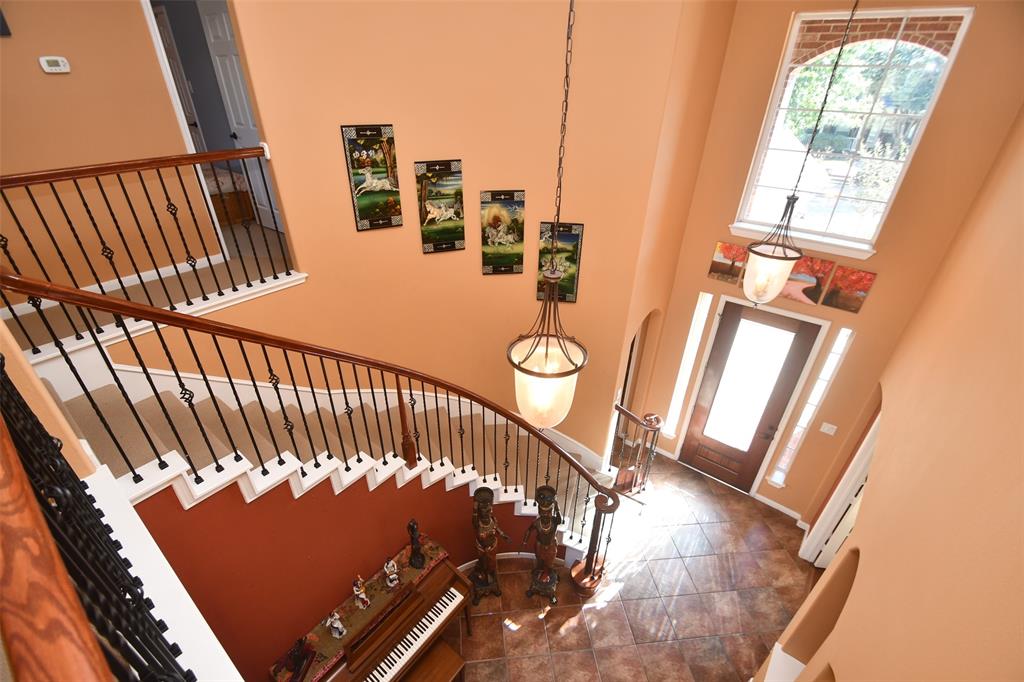 18526 W Laura Shore Drive, Cypress, Texas image 7