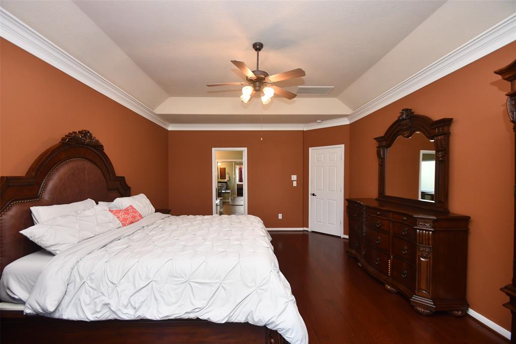 18526 W Laura Shore Drive, Cypress, Texas image 21