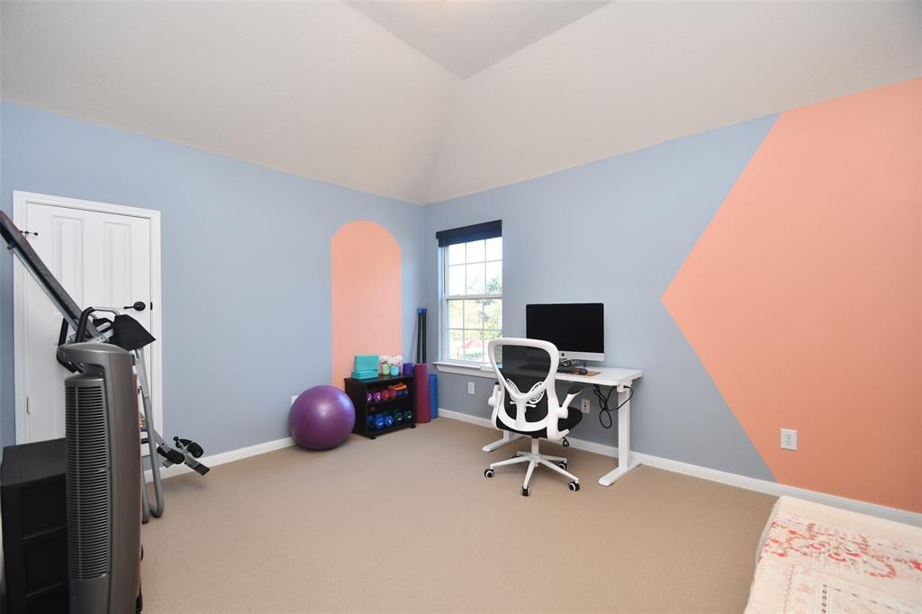 18526 W Laura Shore Drive, Cypress, Texas image 32
