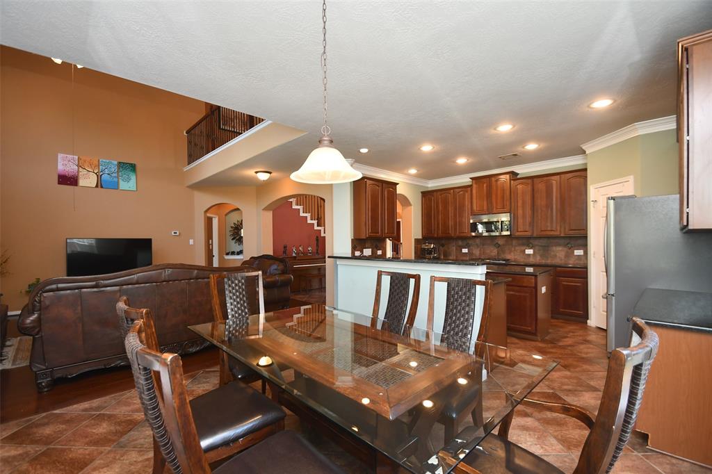 18526 W Laura Shore Drive, Cypress, Texas image 15