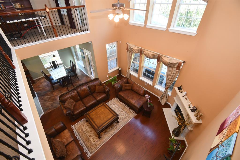 18526 W Laura Shore Drive, Cypress, Texas image 3