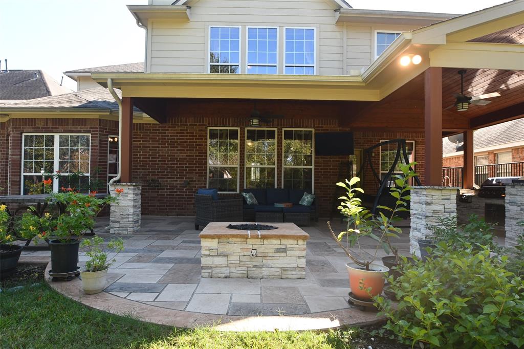 18526 W Laura Shore Drive, Cypress, Texas image 43