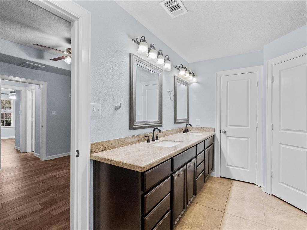 5018 Bayou Drive, Dickinson, Texas image 17
