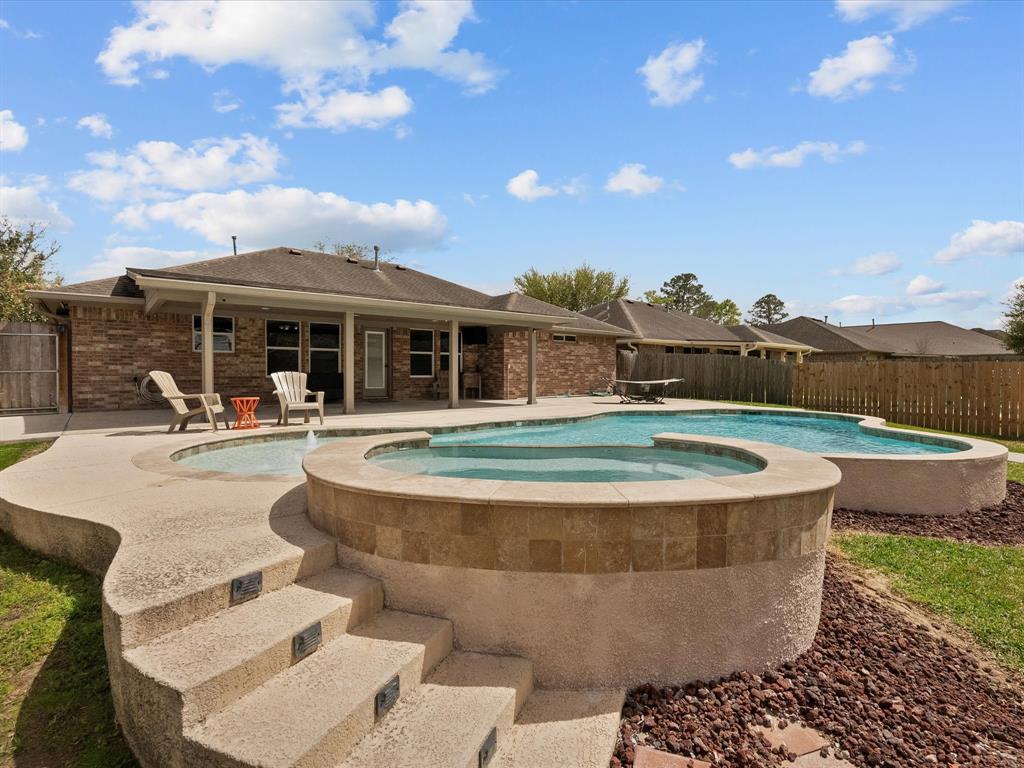 5018 Bayou Drive, Dickinson, Texas image 2