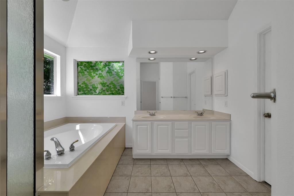 7 E Gaslight Place, The Woodlands, Texas image 7