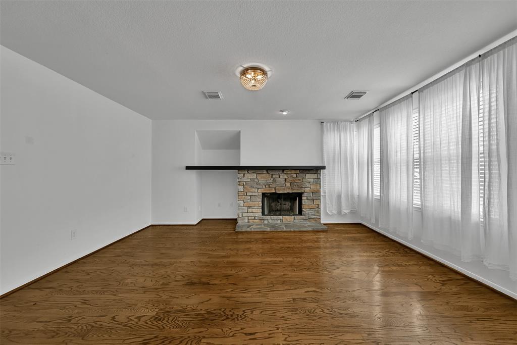 7 E Gaslight Place, The Woodlands, Texas image 5