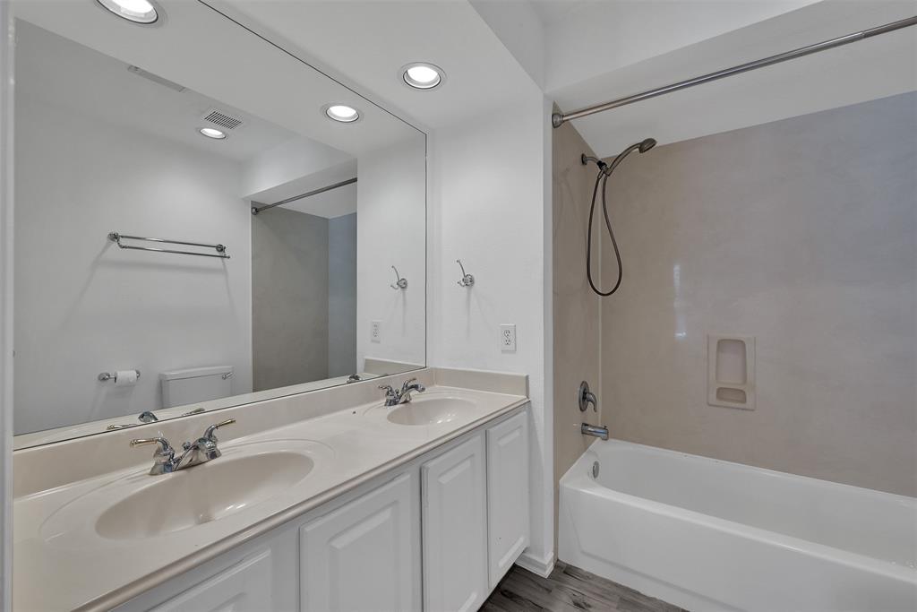 7 E Gaslight Place, The Woodlands, Texas image 12