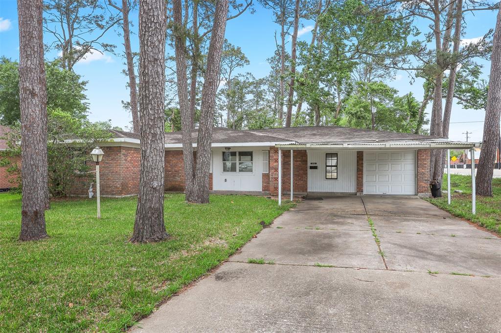 3702 Bayou Circle, Dickinson, Texas image 1