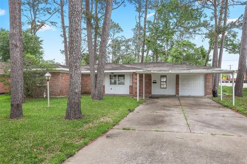 Photo of 3702 Bayou Circle, Dickinson, TX 77539 (MLS # 78880842)