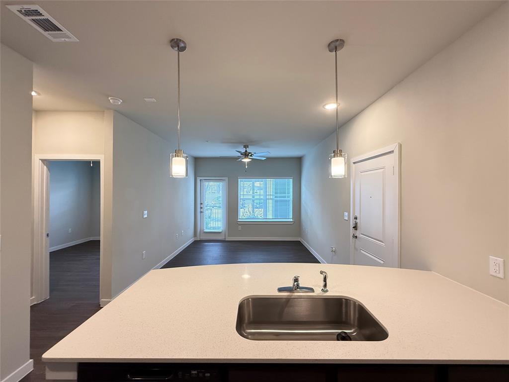 2102 Antoine Drive 4105
