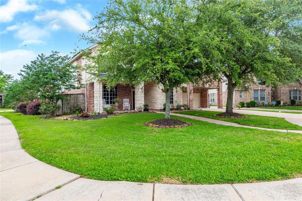 211 Grand Creek Court, League City, Texas image 4