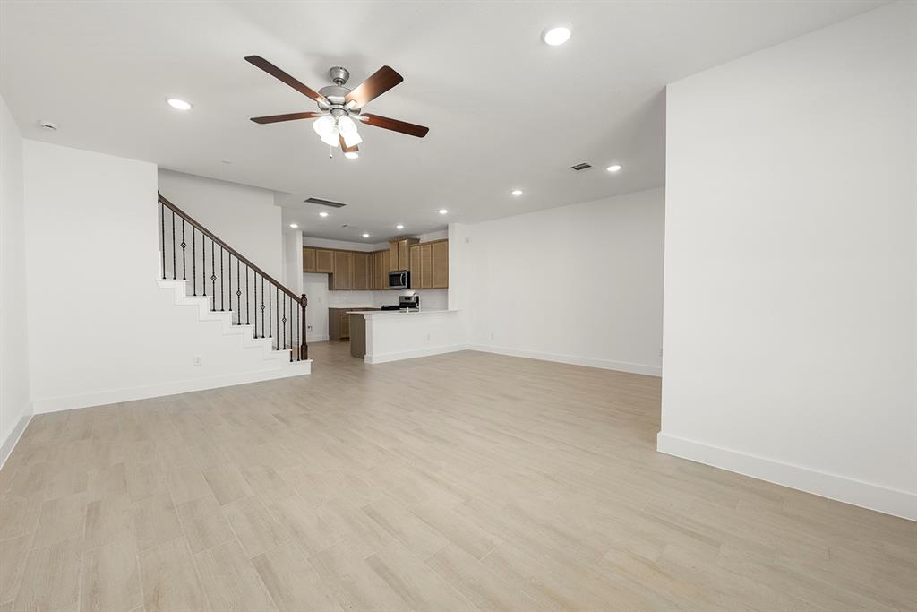2742 Mariposa Creek Drive, Rosharon, Texas image 2