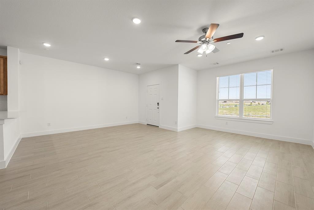 2742 Mariposa Creek Drive, Rosharon, Texas image 7