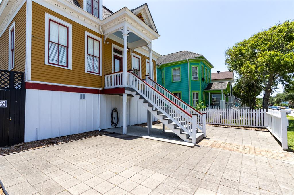 1905 Avenue M 1/2