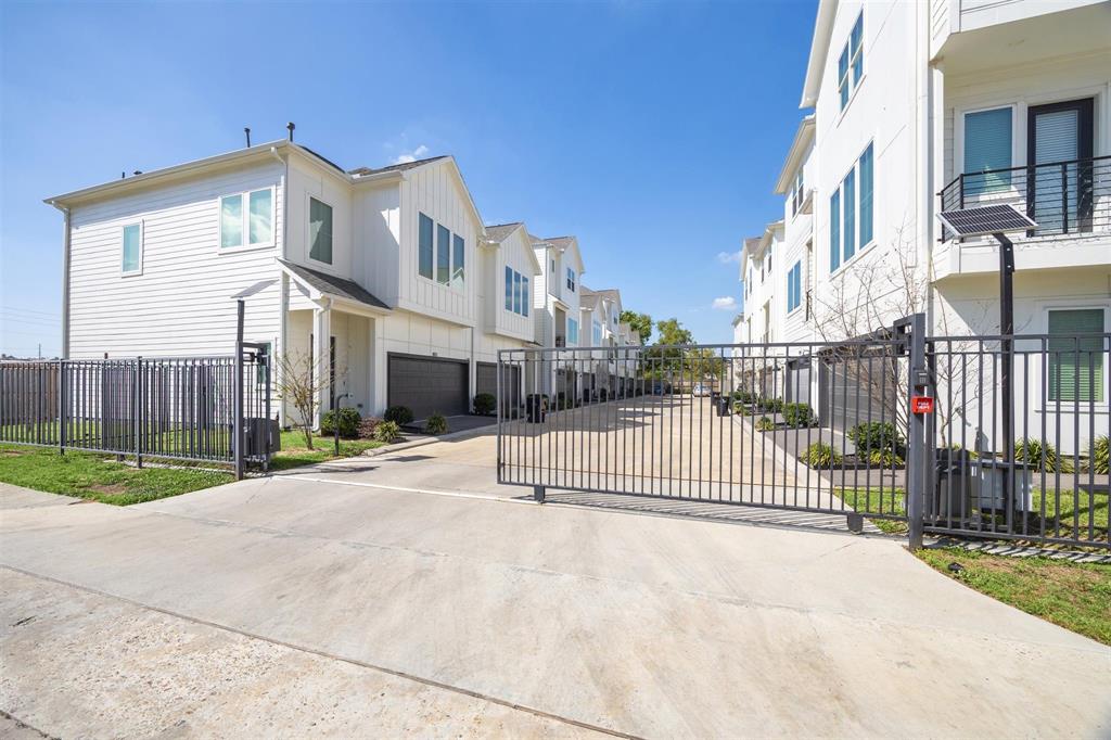 809 Burton Landing Lane, Houston, Texas image 24