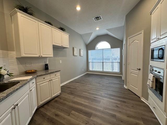 403 Leisure Drive, Stafford, Texas image 10
