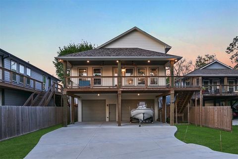 3707 Oakview Street Bacliff TX 77518