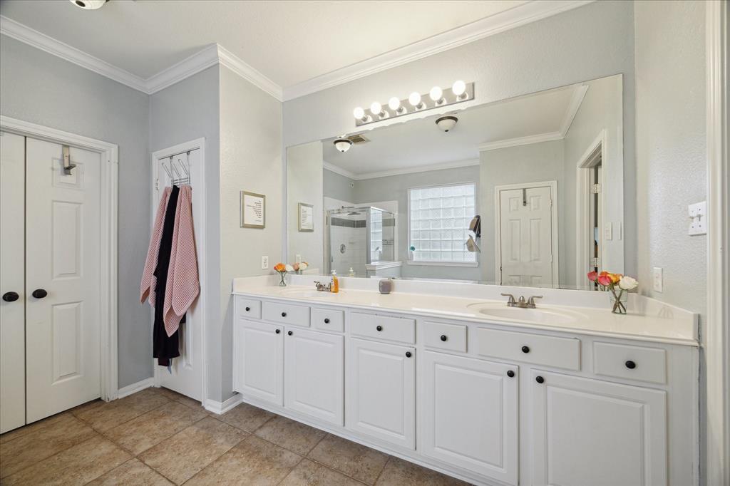2906 Five Oaks Drive, Missouri City, Texas image 22