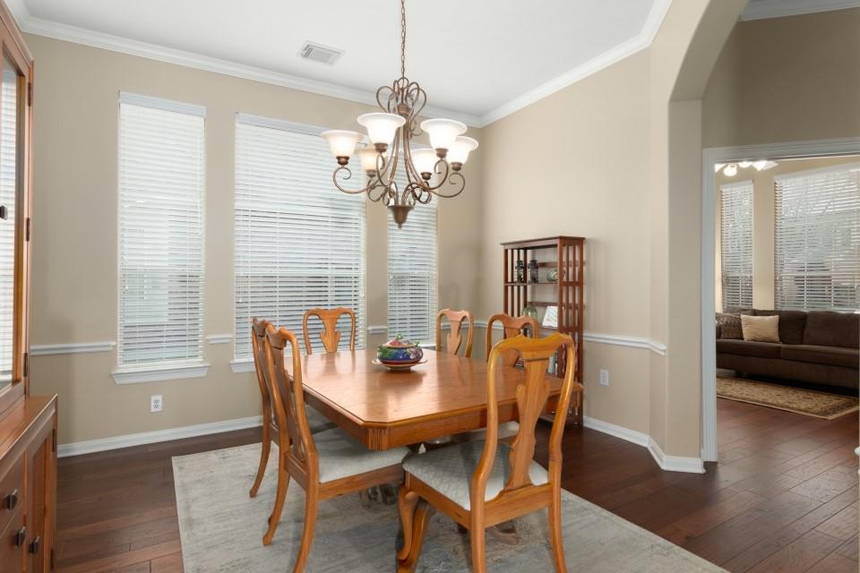 2328 S Venice Drive, Pearland, Texas image 9