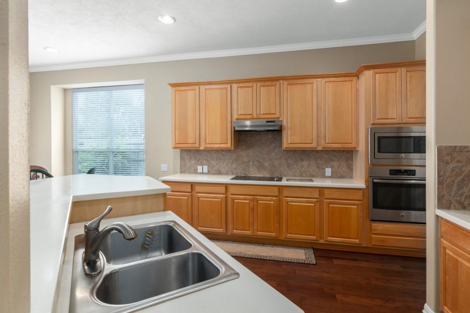 2328 S Venice Drive, Pearland, Texas image 13