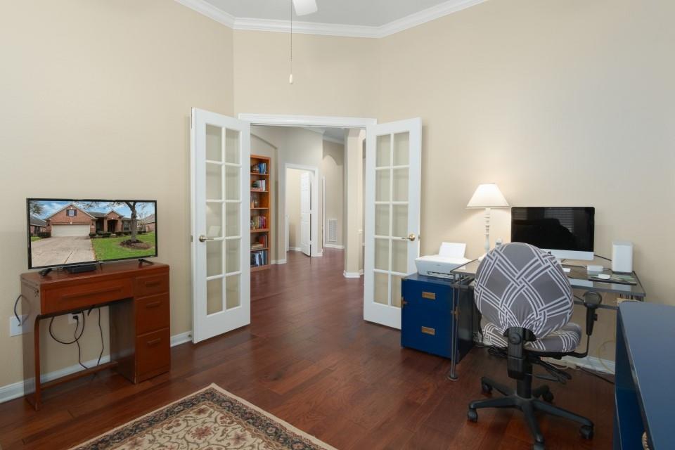 2328 S Venice Drive, Pearland, Texas image 8