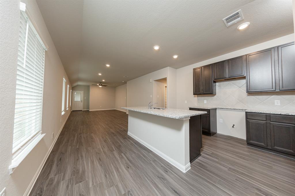 5122 Shelby Katherine Drive, Rosharon, Texas image 4