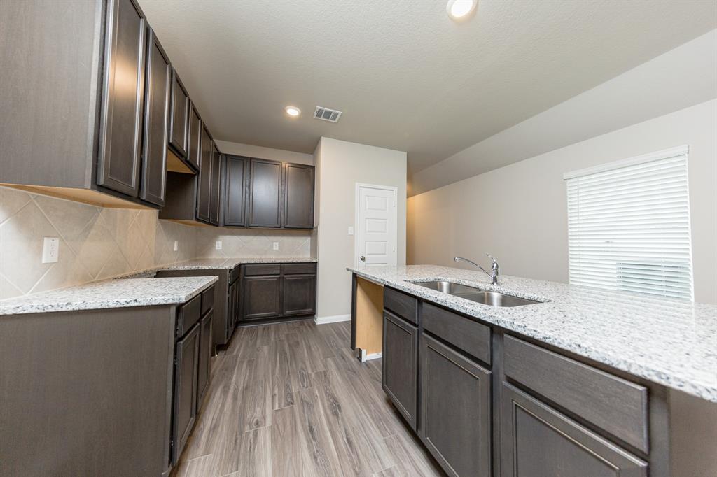 5122 Shelby Katherine Drive, Rosharon, Texas image 7