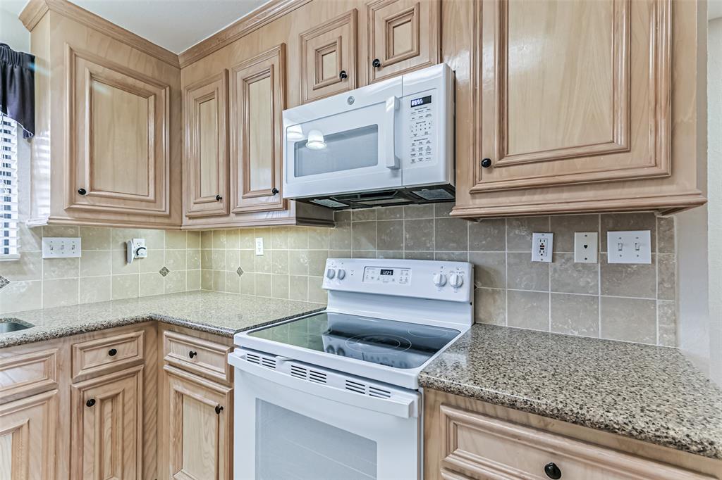 404 Live Oak Lane, Friendswood, Texas image 8