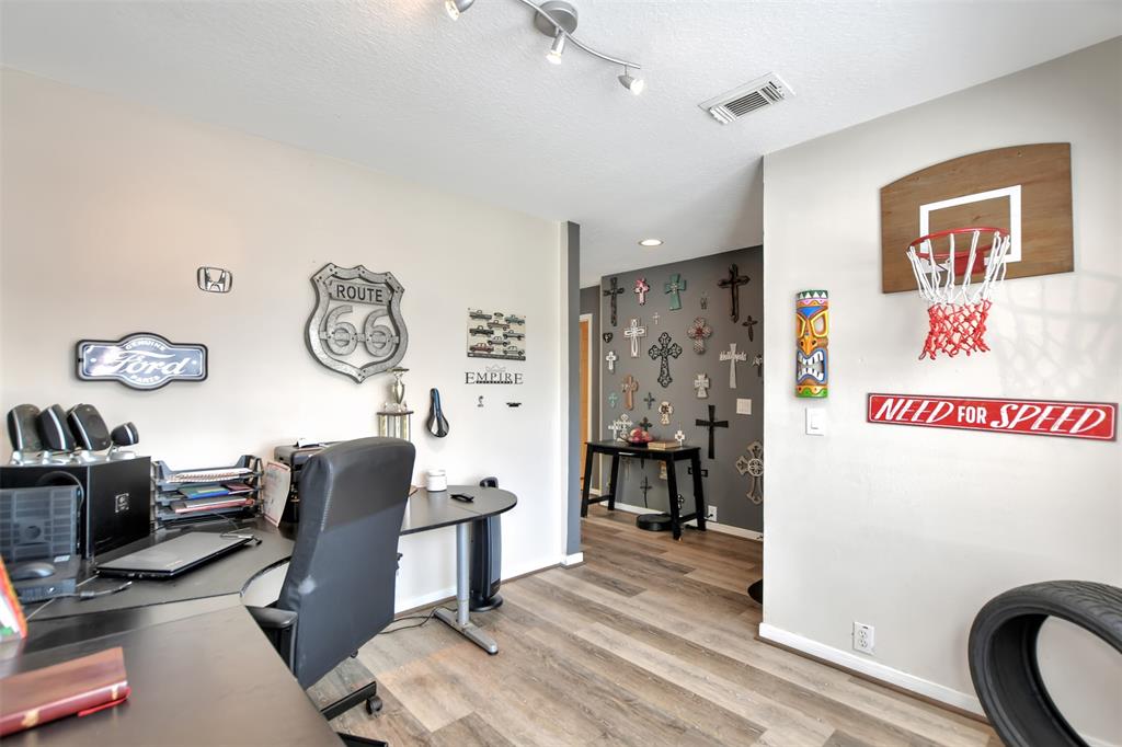 11918 S Brenton Knoll Drive, Tomball, Texas image 7