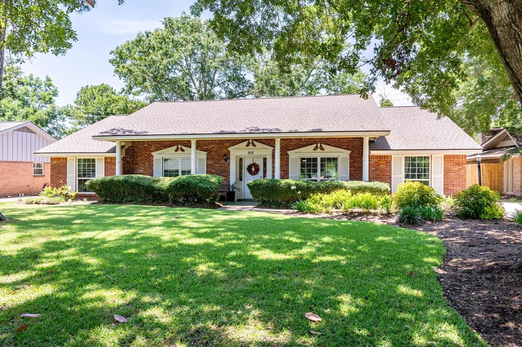 915 Timber Cove Drive, Seabrook, Texas image 1
