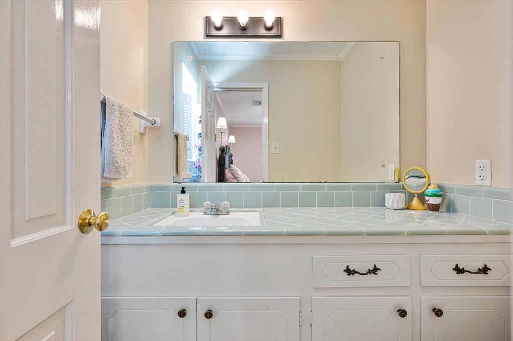 915 Timber Cove Drive, Seabrook, Texas image 37