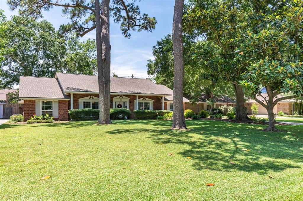 915 Timber Cove Drive, Seabrook, Texas image 4