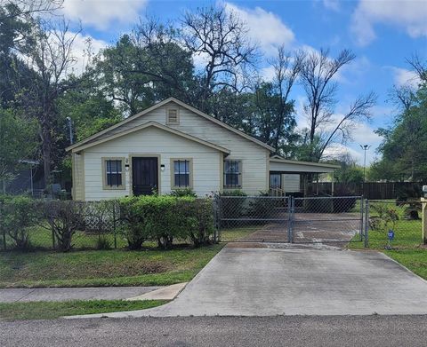 Single Family Residence in Houston TX 5106 Noble Street.jpg