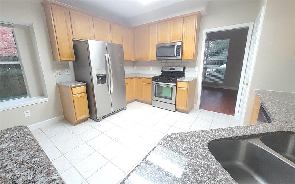 2707 Sun Beam Court, Pearland, Texas image 4