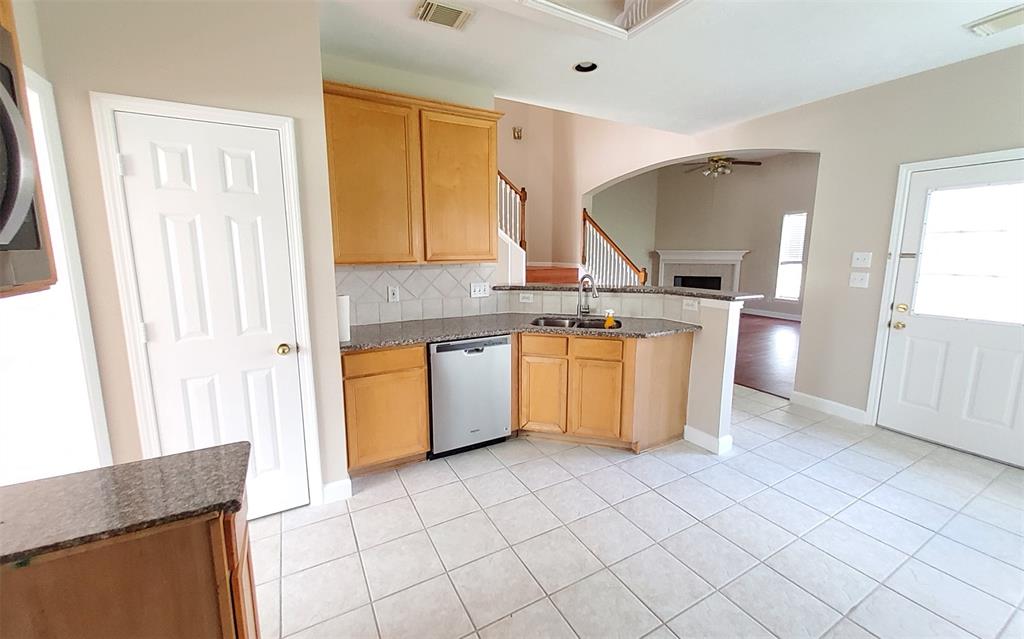2707 Sun Beam Court, Pearland, Texas image 6