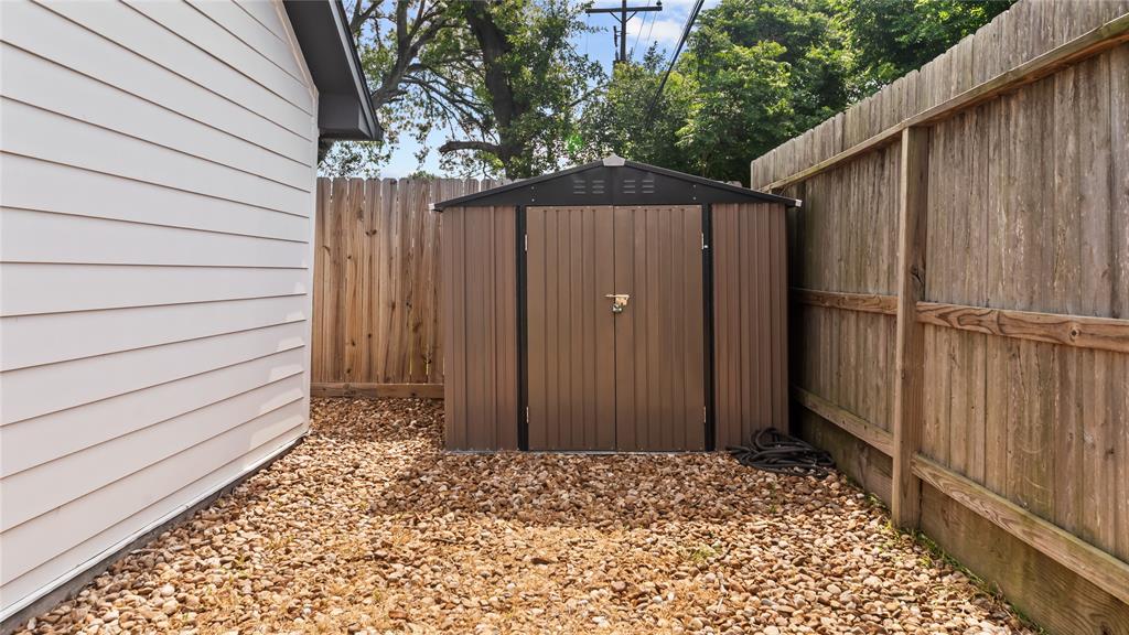 5939 Bankside Drive, Houston, Texas image 30