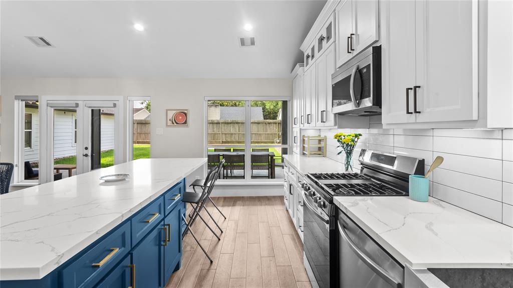 5939 Bankside Drive, Houston, Texas image 10