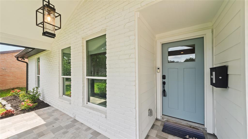 5939 Bankside Drive, Houston, Texas image 2