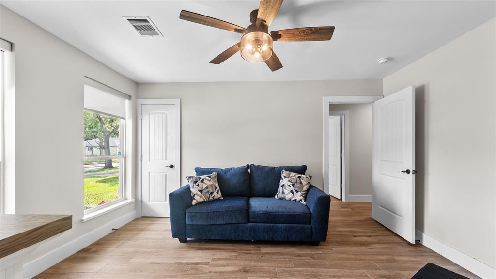5939 Bankside Drive, Houston, Texas image 4