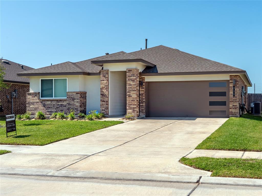 711 Boer Plains Drive, Rosharon, Texas image 2
