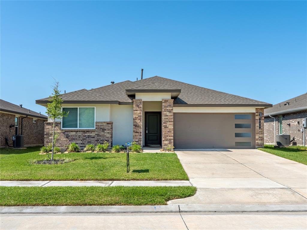 711 Boer Plains Drive, Rosharon, Texas image 1