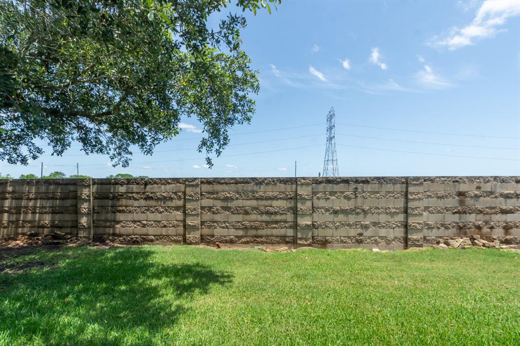 9419 Silver Ridge Drive, Rosharon, Texas image 15