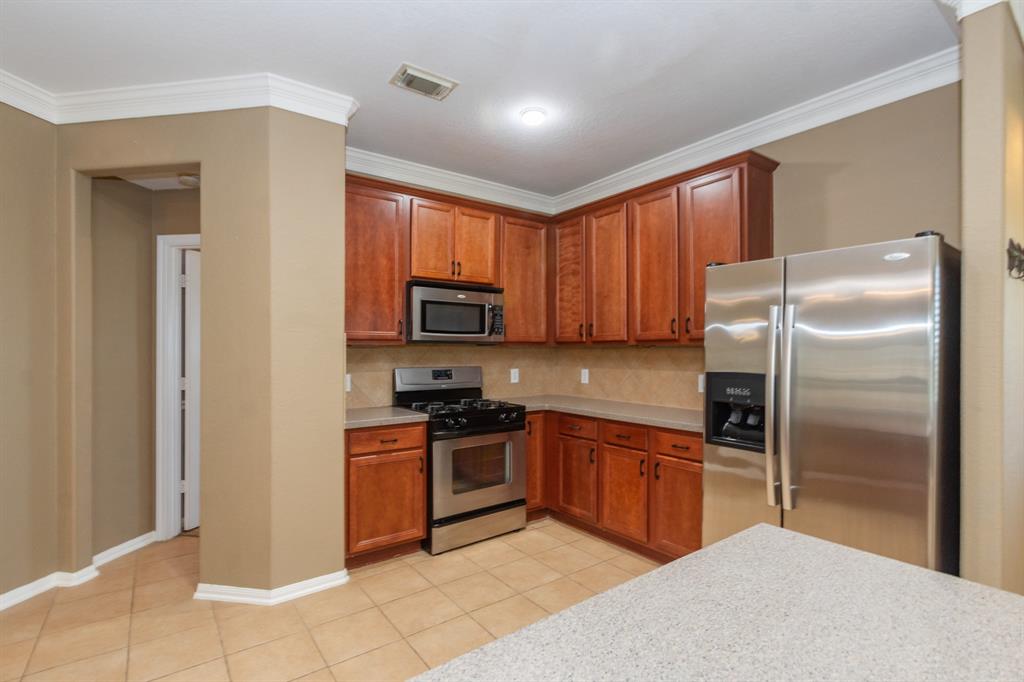 9419 Silver Ridge Drive, Rosharon, Texas image 7