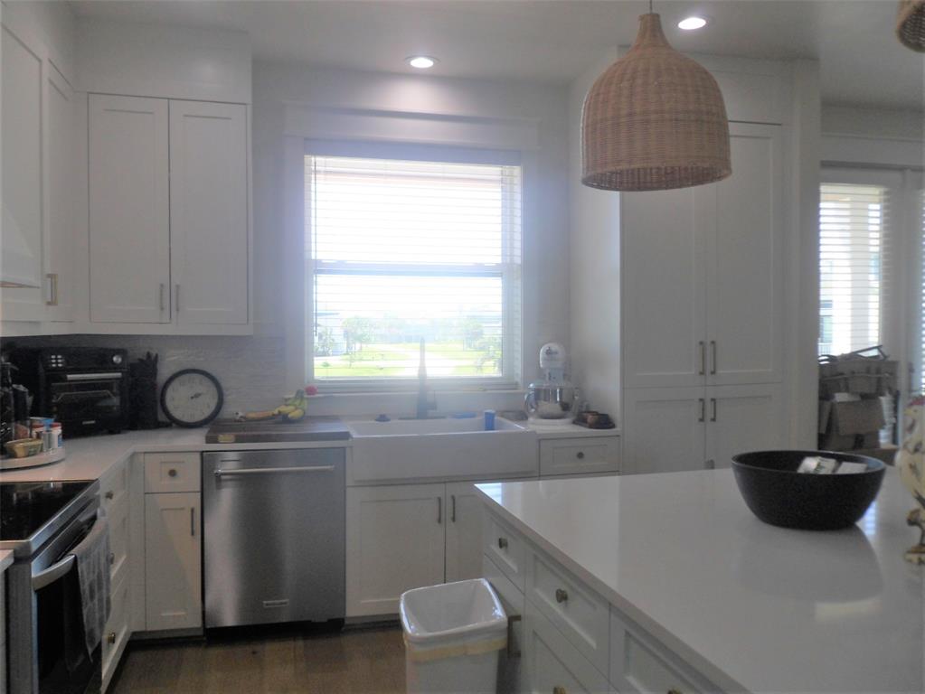 4214 Pirates Drive, Galveston, Texas image 11